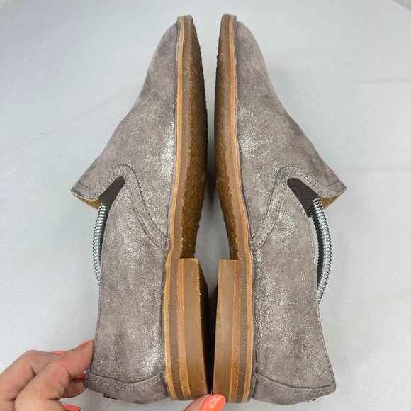 NWOT Trask Womens 7.5 Ali Gray Tan Sueded Leather Loafers Metallic Vibram Sole - Picture 5 of 9